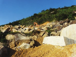 Mỏ đá vàng Bình Định