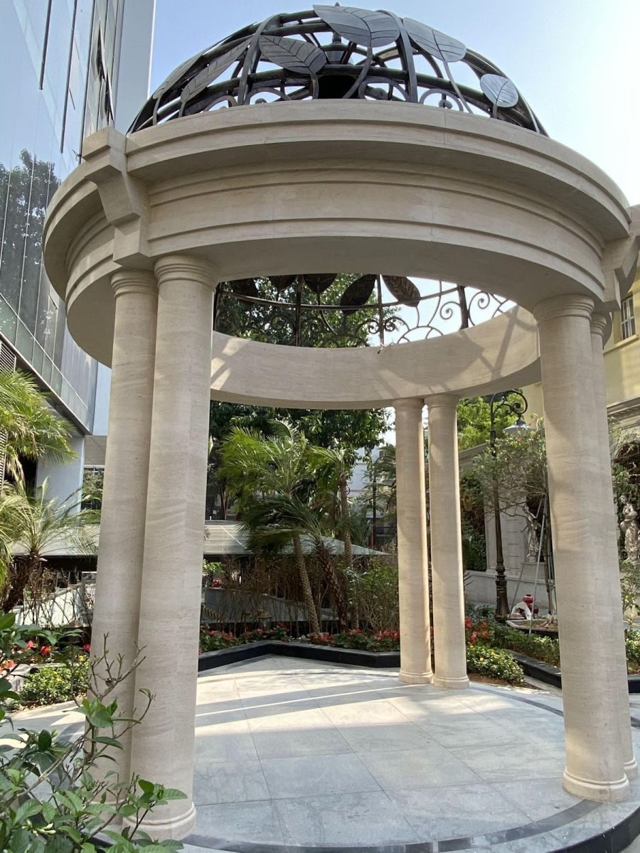 Vọng lâu bằng limestone trong sân vườn