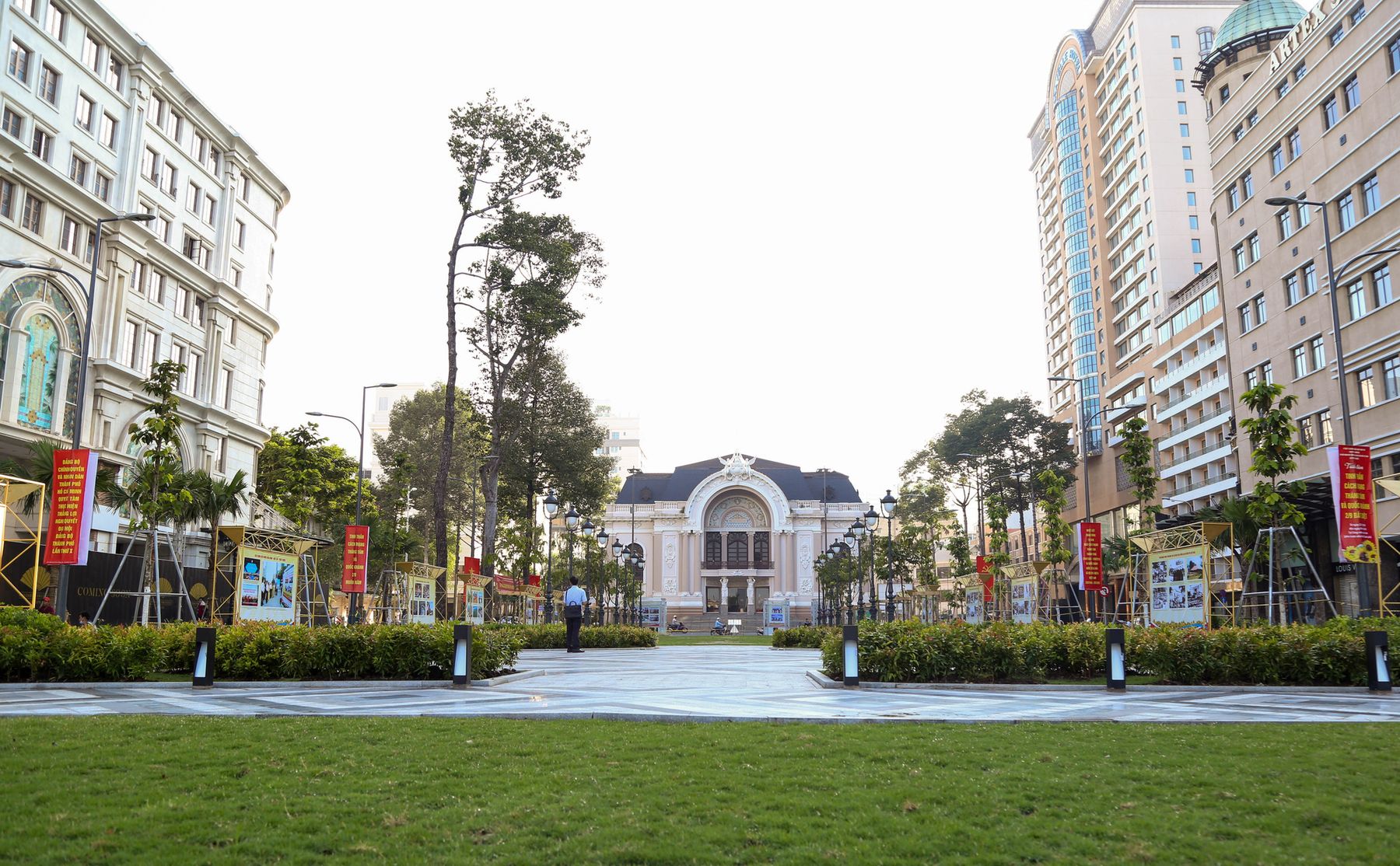 Công viên Lam Sơn, trước Nhà hát TP.HCM